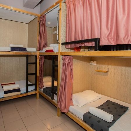 Albergue Escape Backpackers Kk Kota Kinabalu Exterior foto