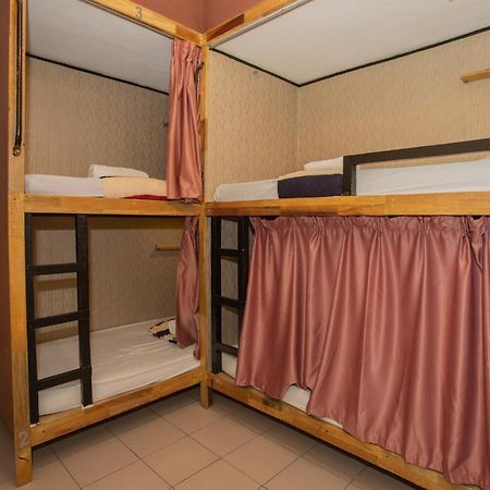 Albergue Escape Backpackers Kk Kota Kinabalu Exterior foto