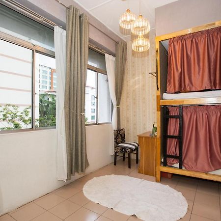Albergue Escape Backpackers Kk Kota Kinabalu Exterior foto
