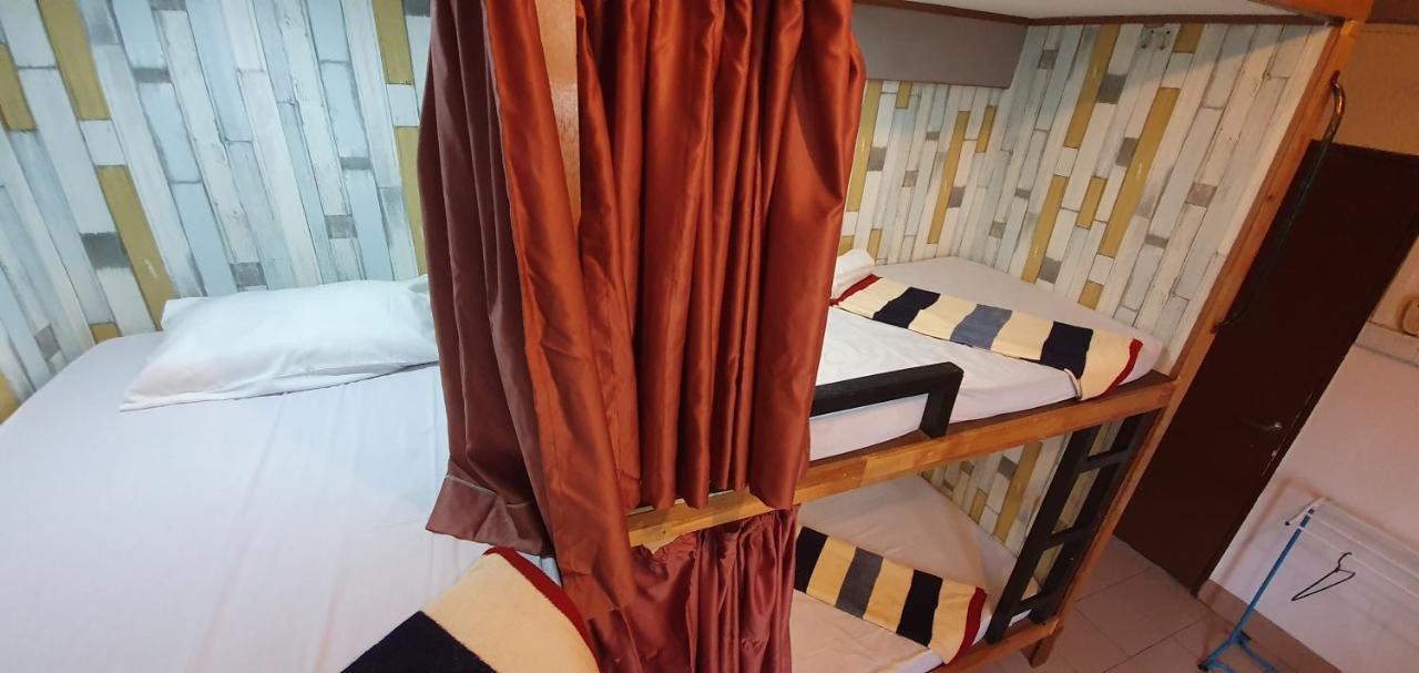 Albergue Escape Backpackers Kk Kota Kinabalu Exterior foto