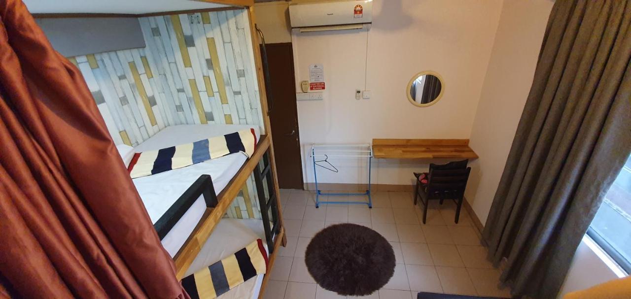 Albergue Escape Backpackers Kk Kota Kinabalu Exterior foto