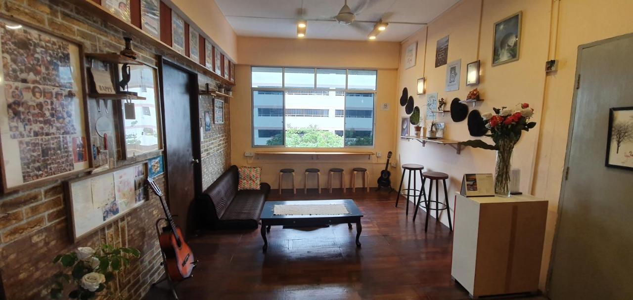 Albergue Escape Backpackers Kk Kota Kinabalu Exterior foto