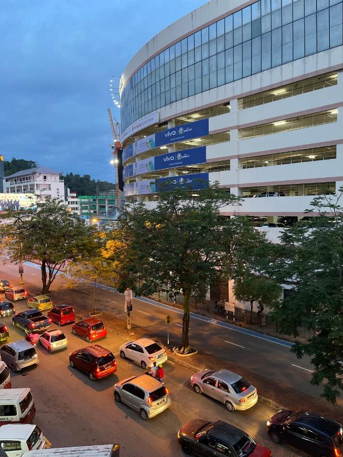 Albergue Escape Backpackers Kk Kota Kinabalu Exterior foto