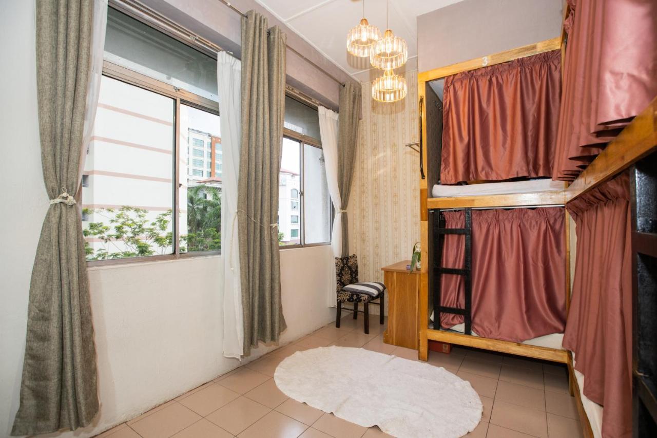 Albergue Escape Backpackers Kk Kota Kinabalu Exterior foto