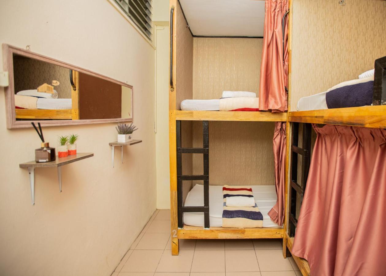 Albergue Escape Backpackers Kk Kota Kinabalu Exterior foto