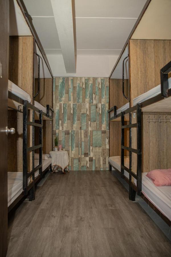 Albergue Escape Backpackers Kk Kota Kinabalu Exterior foto