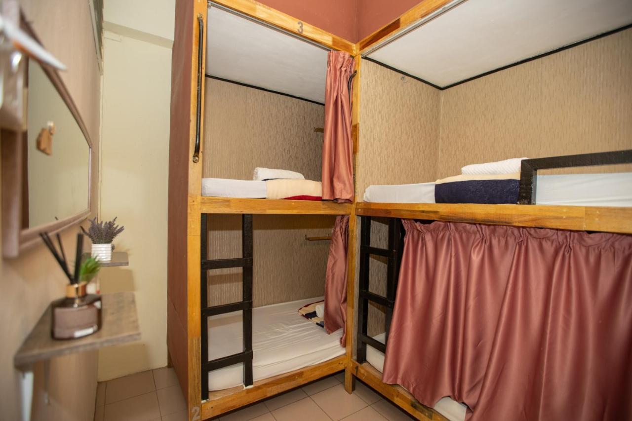 Albergue Escape Backpackers Kk Kota Kinabalu Exterior foto