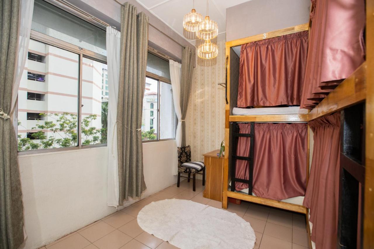 Albergue Escape Backpackers Kk Kota Kinabalu Exterior foto