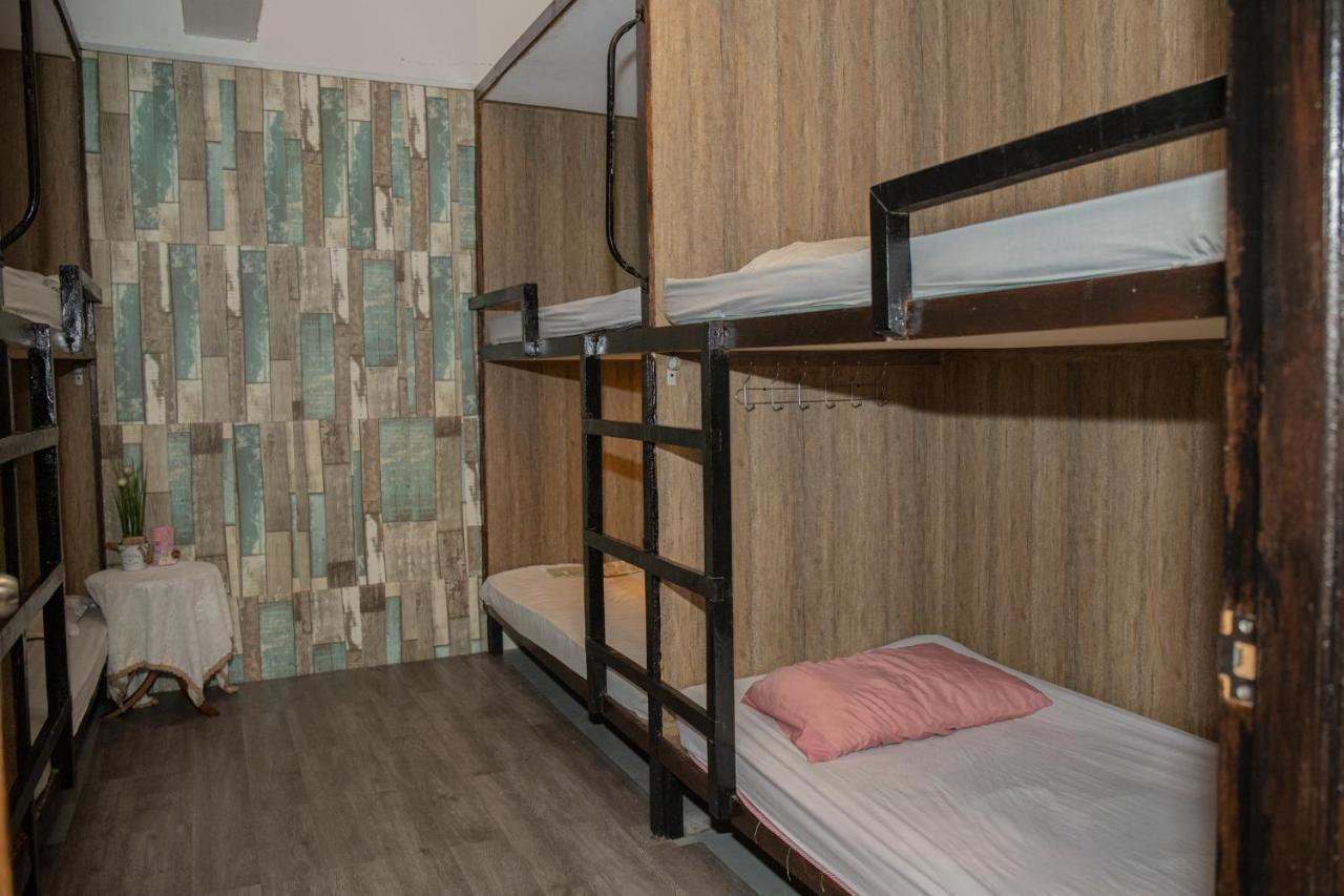 Albergue Escape Backpackers Kk Kota Kinabalu Exterior foto