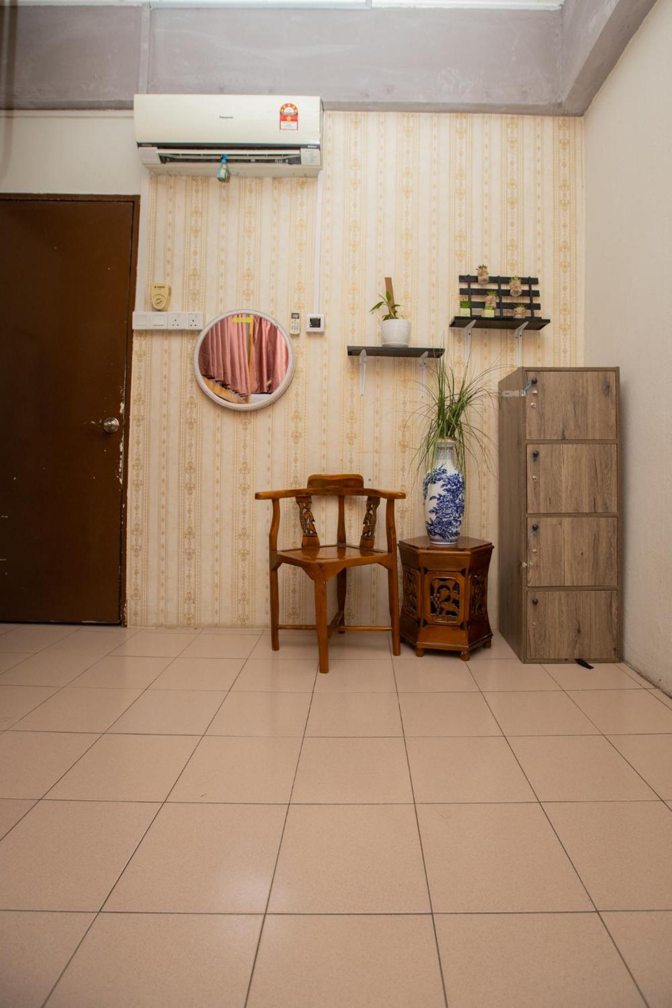 Albergue Escape Backpackers Kk Kota Kinabalu Exterior foto